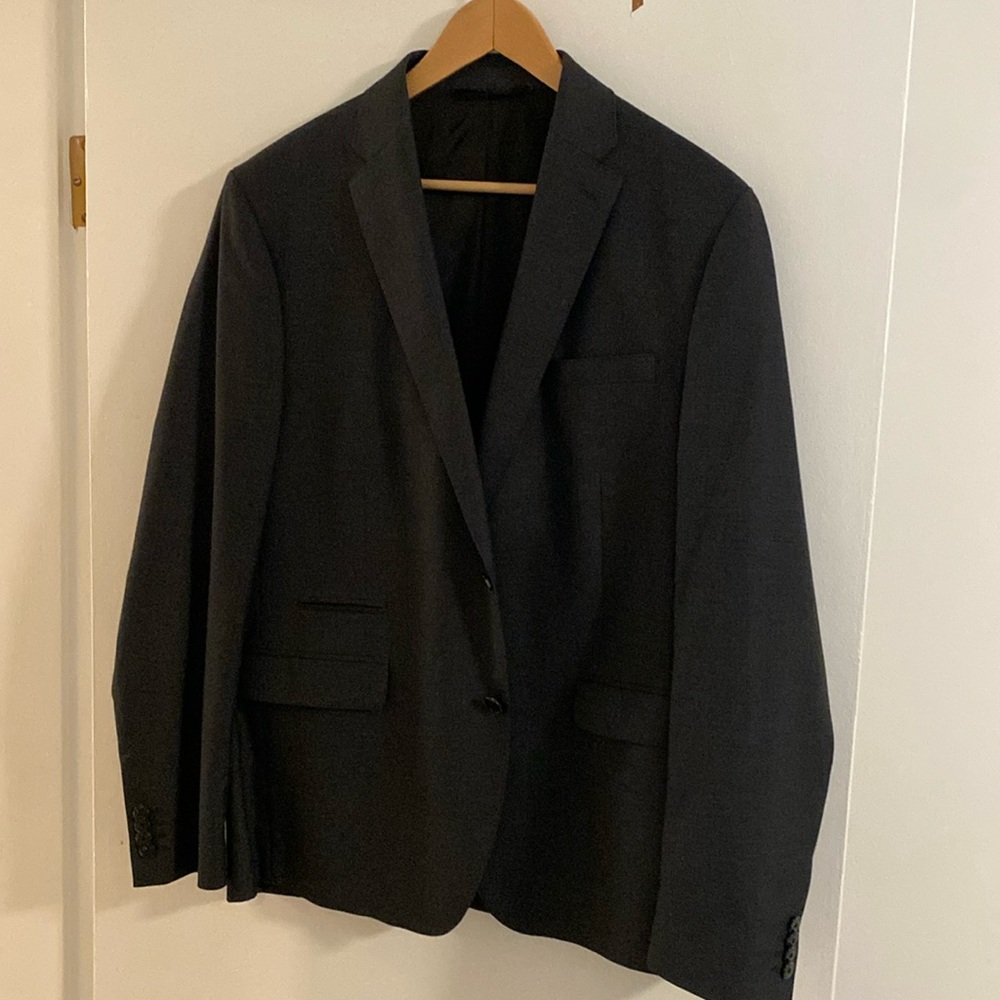2 button Kenneth Cole REACTION Mens sport coat.